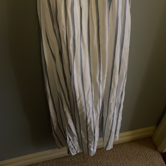 Long striped off-the-shoulder dress woth tie front and slits on the bottom - Picture 9 of 11